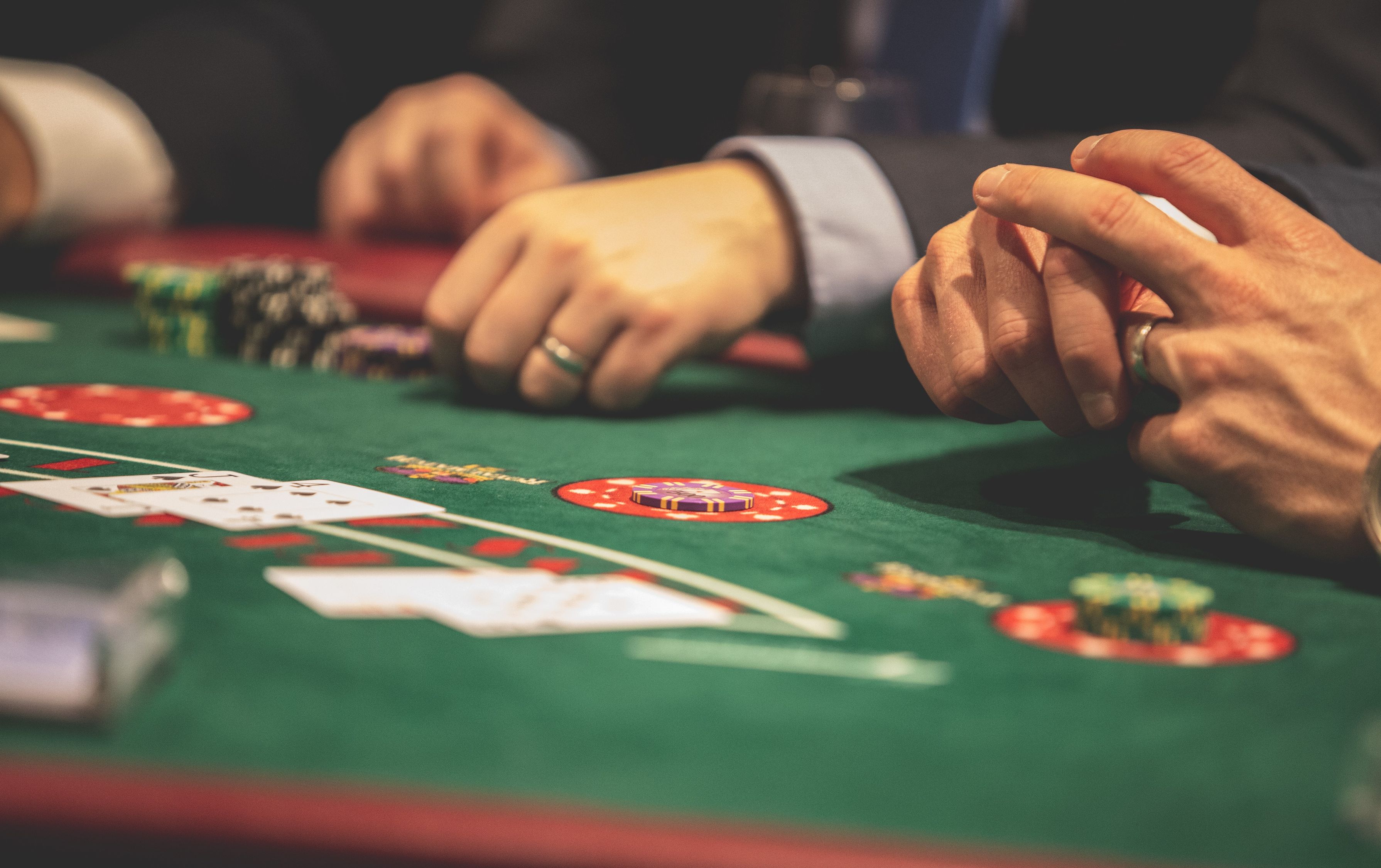 适合三人的扑克，从三缺一到刚刚好的玩法大全